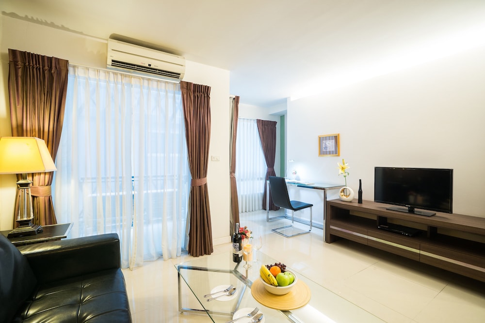 Beyond Suite Hotel 60/73