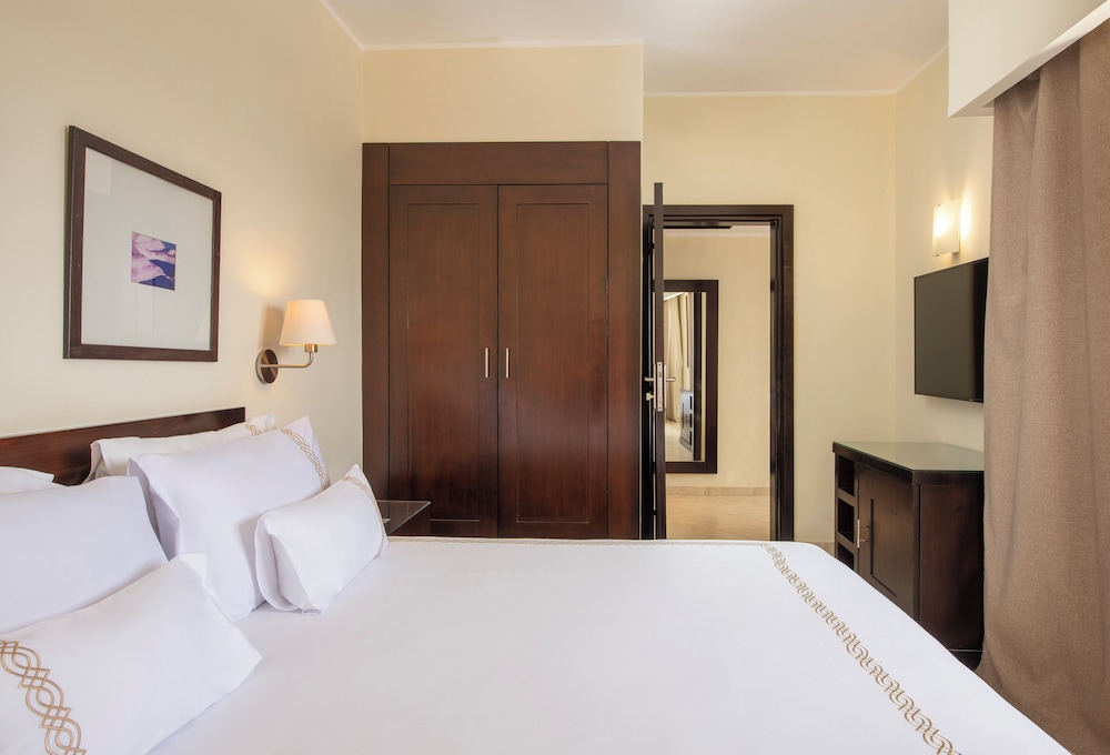West Bay, Premium, Suite, 1 King and 1 Single Beds, Sea View, Adult Only