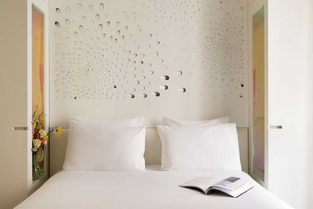 NEW Hotel Republique 52/52