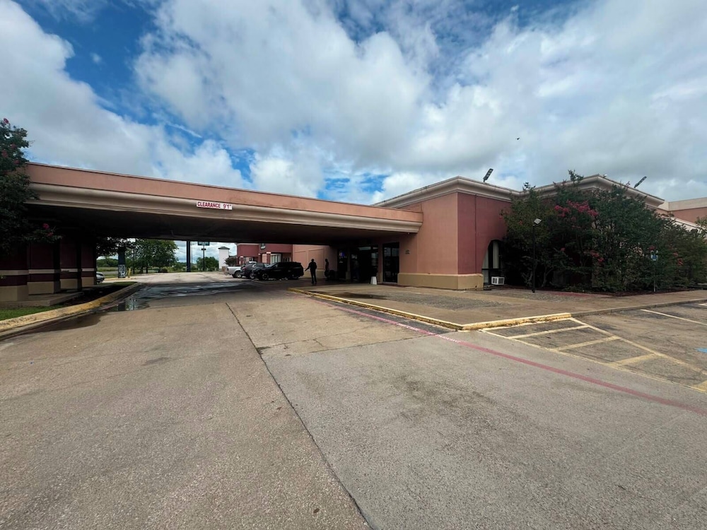 Express Inn Suites 48/58