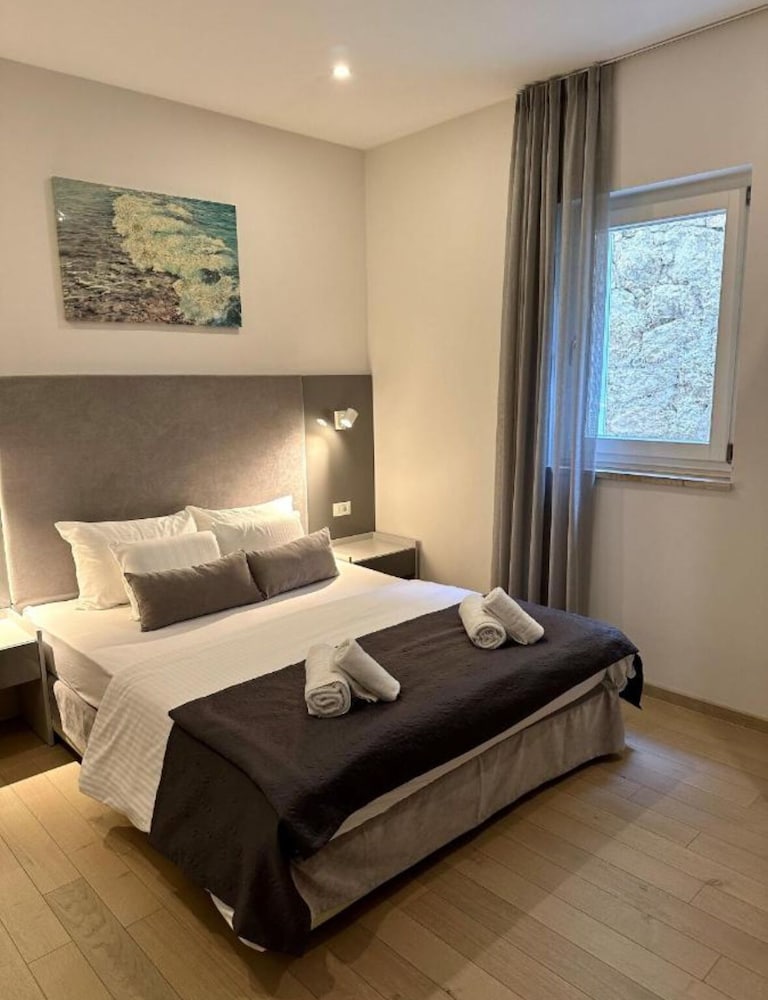 Art Hotel 3/33