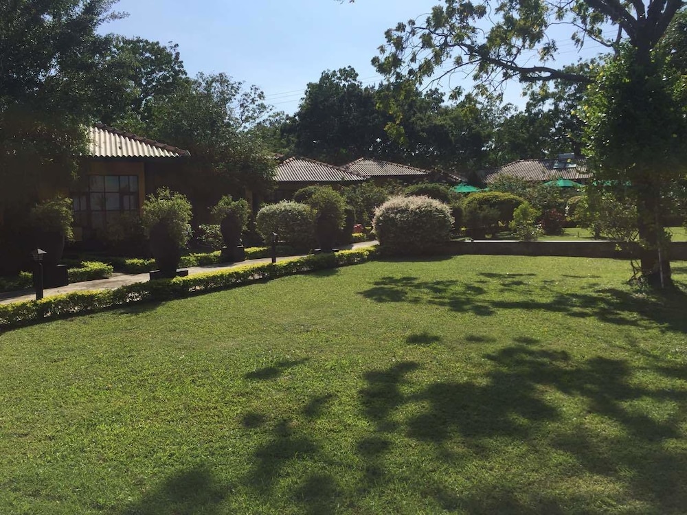 Flower Garden Lake Resort 44/50