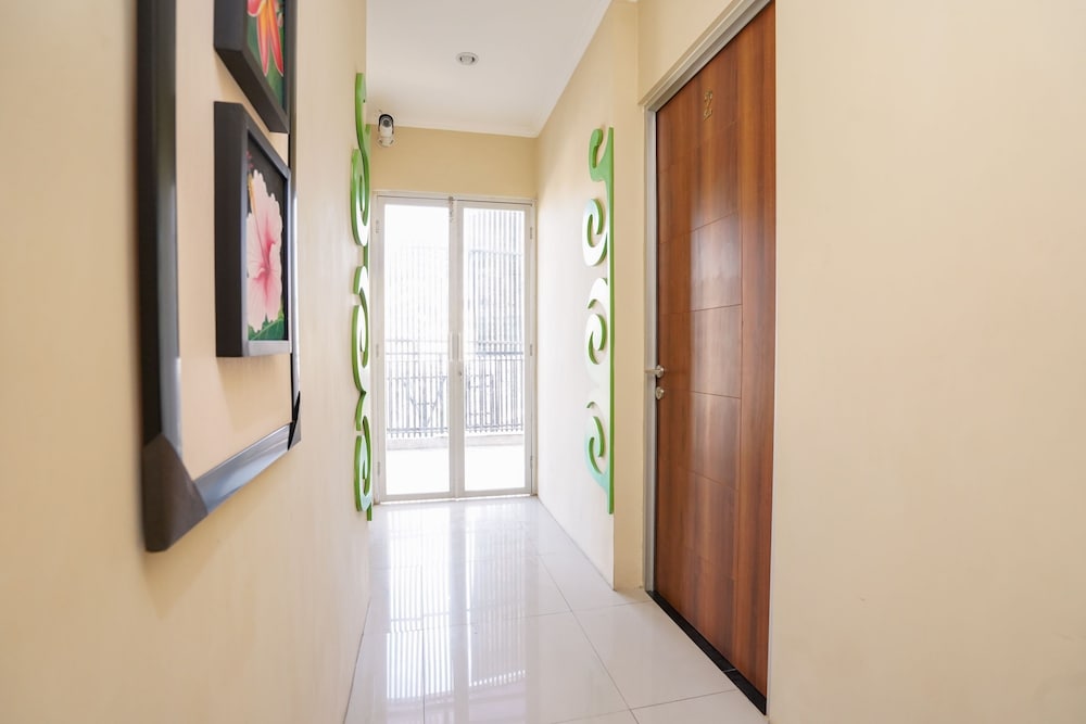 Hotel O Surabaya near Surabaya Town Square formerly Kupang Gunung Residence 44/60