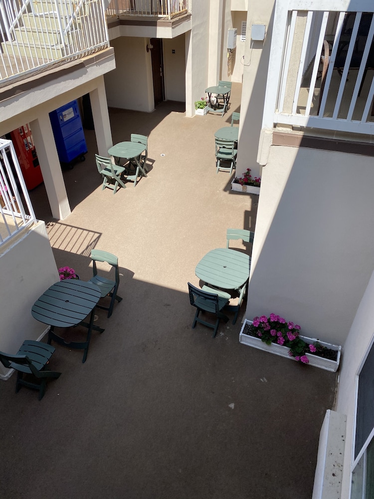 Ocean Surf Inn & Suites 50/73