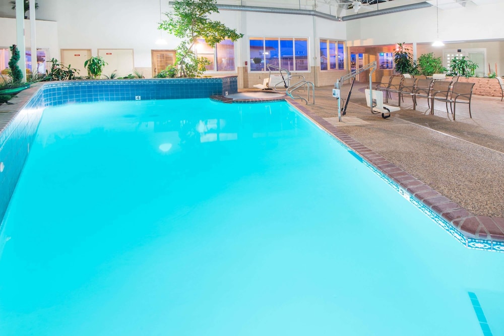 Ramada By Wyndham Enid 3/36