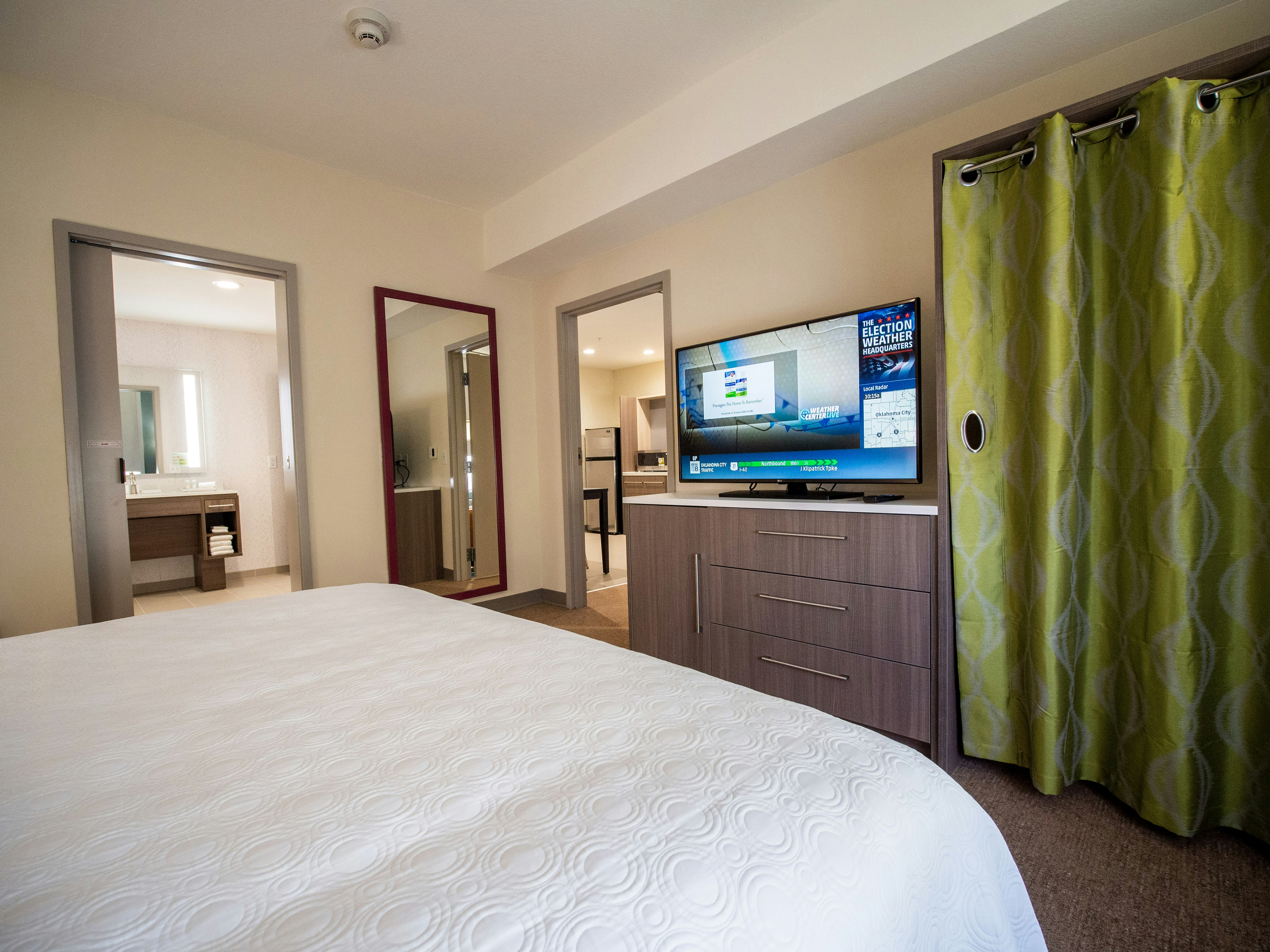 1 BEDROOM, SUITE, QUEEN BED