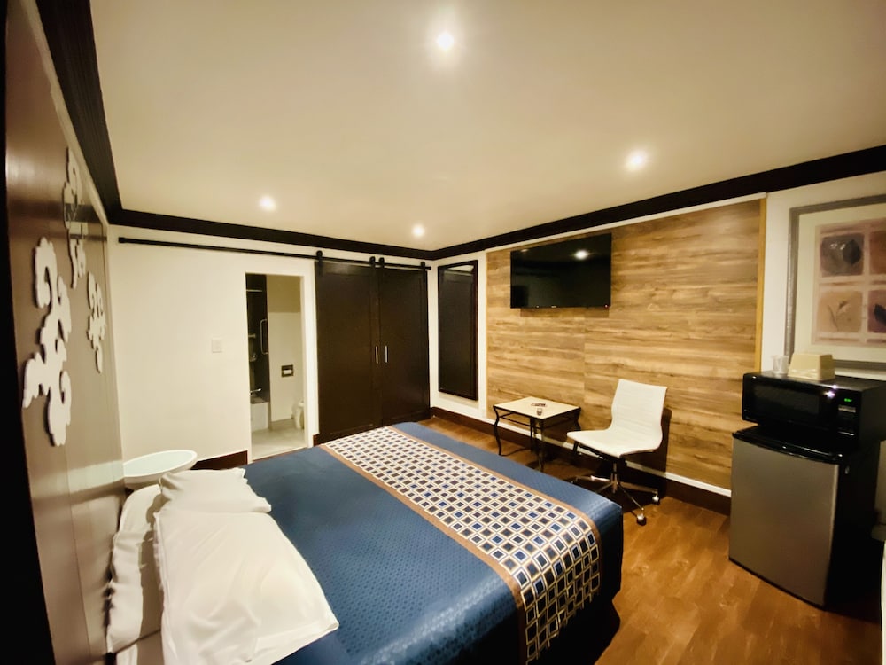 Casa Blanca Inn & Suites 9/67