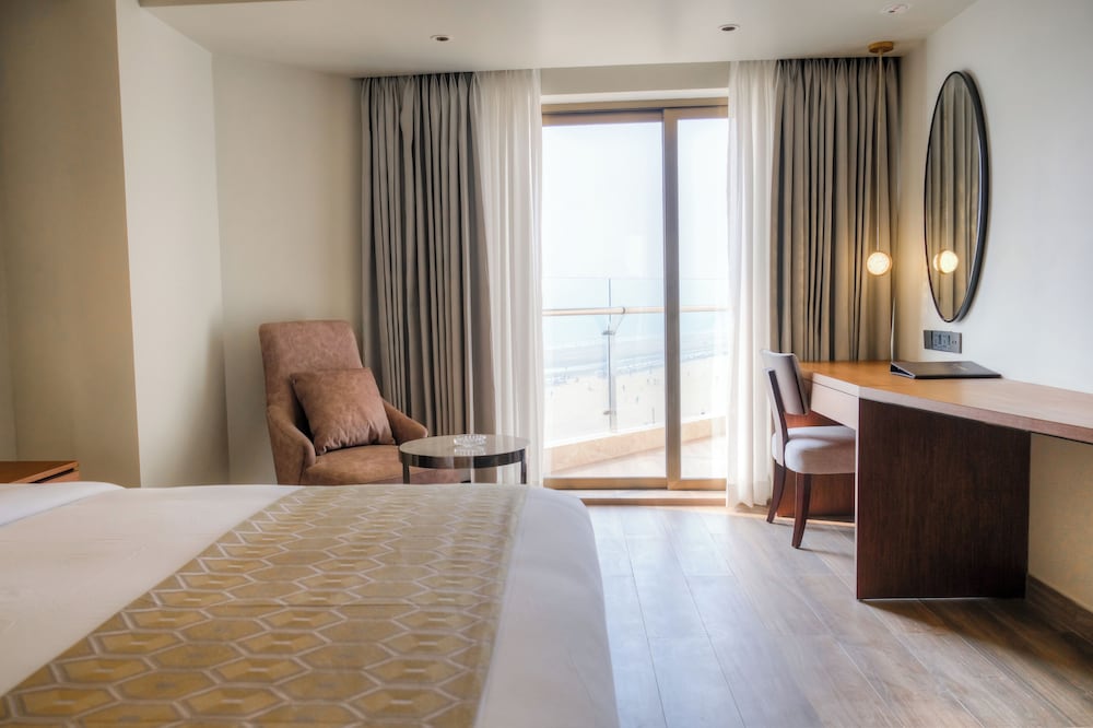 Room, King Bed, Ocean Front