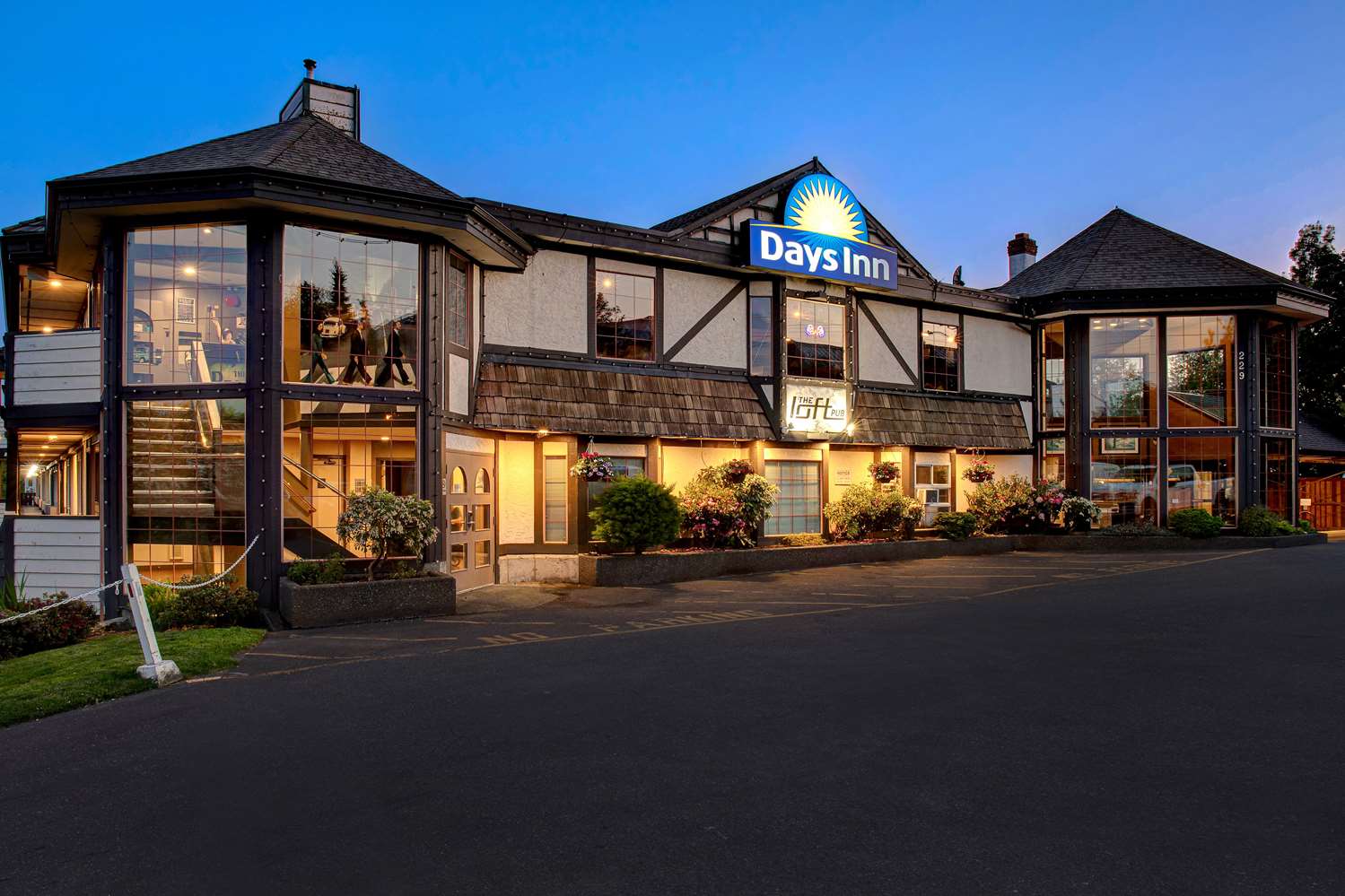 Days Inn By Wyndham Victoria Uptown photo4