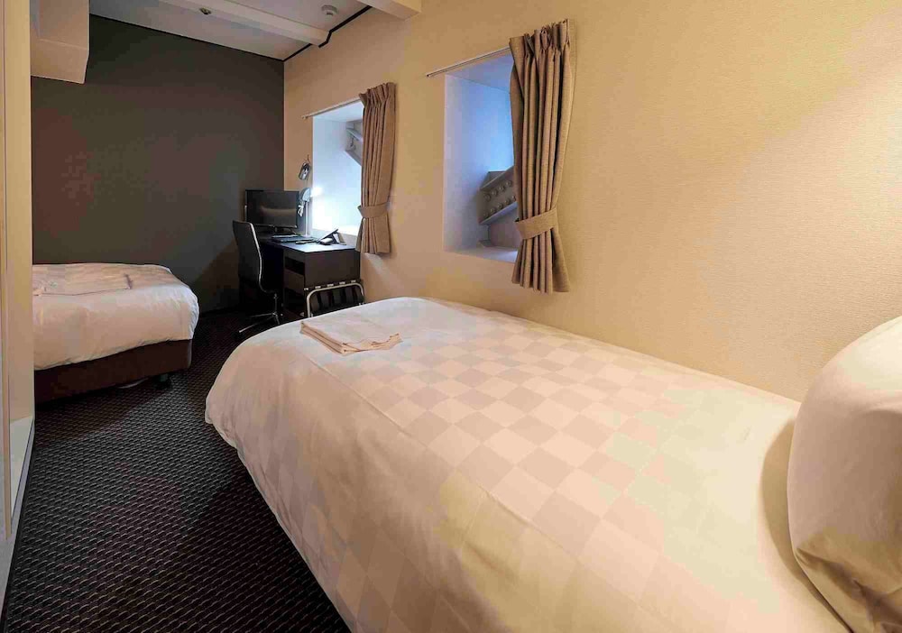 ROOM, TWIN BEDS, LARGE