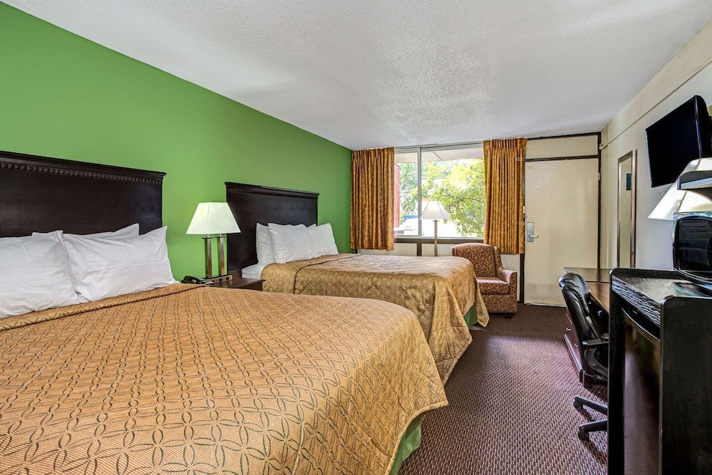 Days Inn by Wyndham York Alabama 16/32