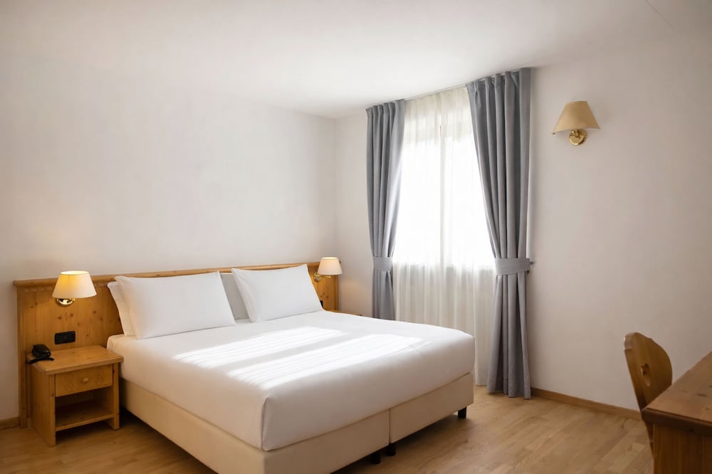 GOLF HOTEL 21/76