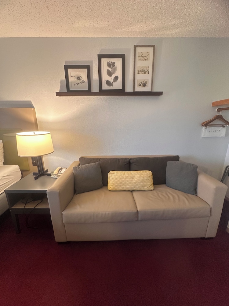 Pictured Rocks Inn & Suites 39/70
