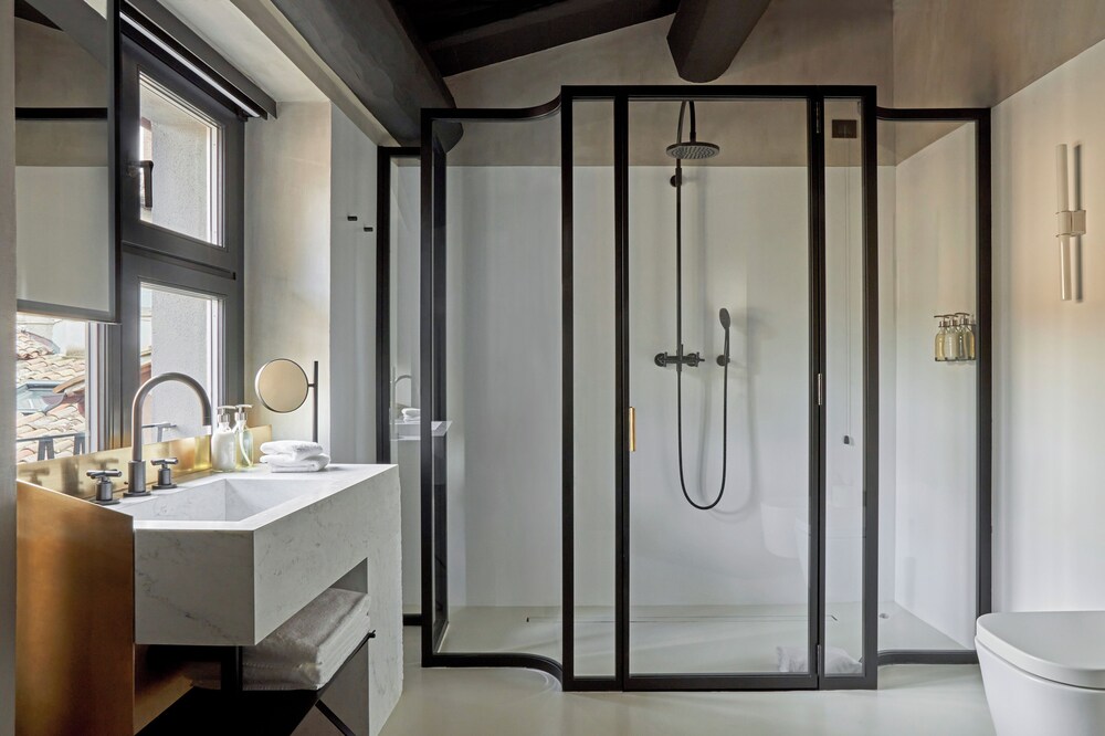 جناح بسرير كينج، Palazzo Petrvs 2/2