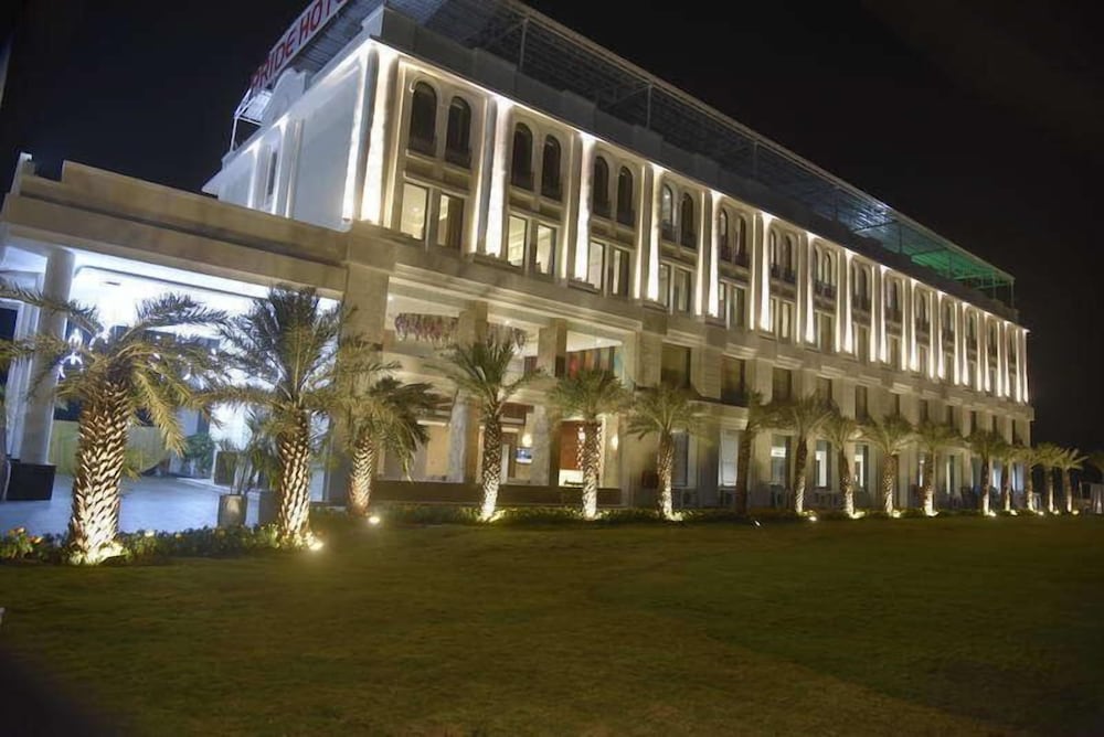 Pride Hotel And Convention Centre 6/50