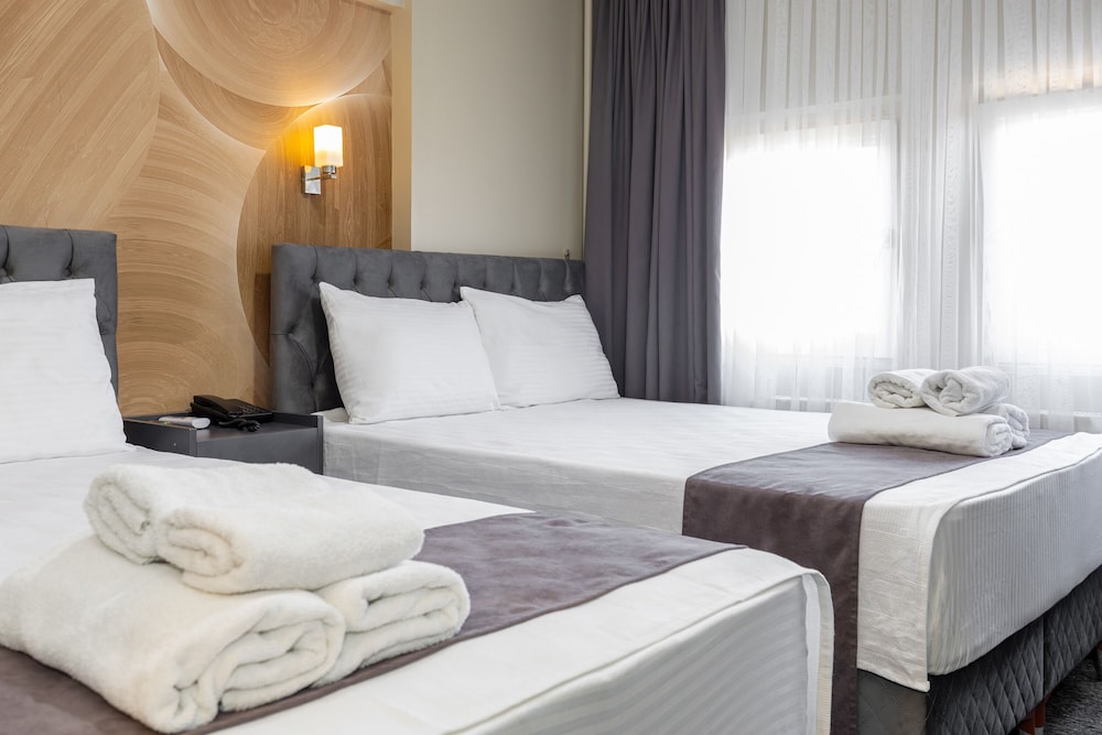 Loyal City Hotel 34/63