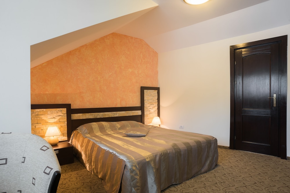 Hotel Bucegi 15/34
