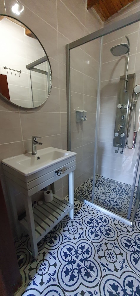 Albatross Dag Evleri Butik Otel 23/24