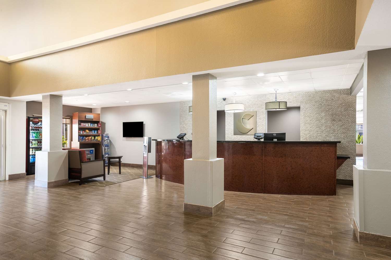 Comfort Suites Forsyth Near I-75 8/49