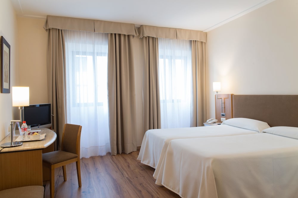 غرفة ثلاثية بثلاثة أسرّة، Hotel Inglaterra 4/5