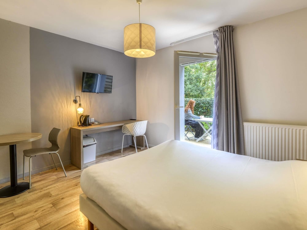 Studio, Twin Beds