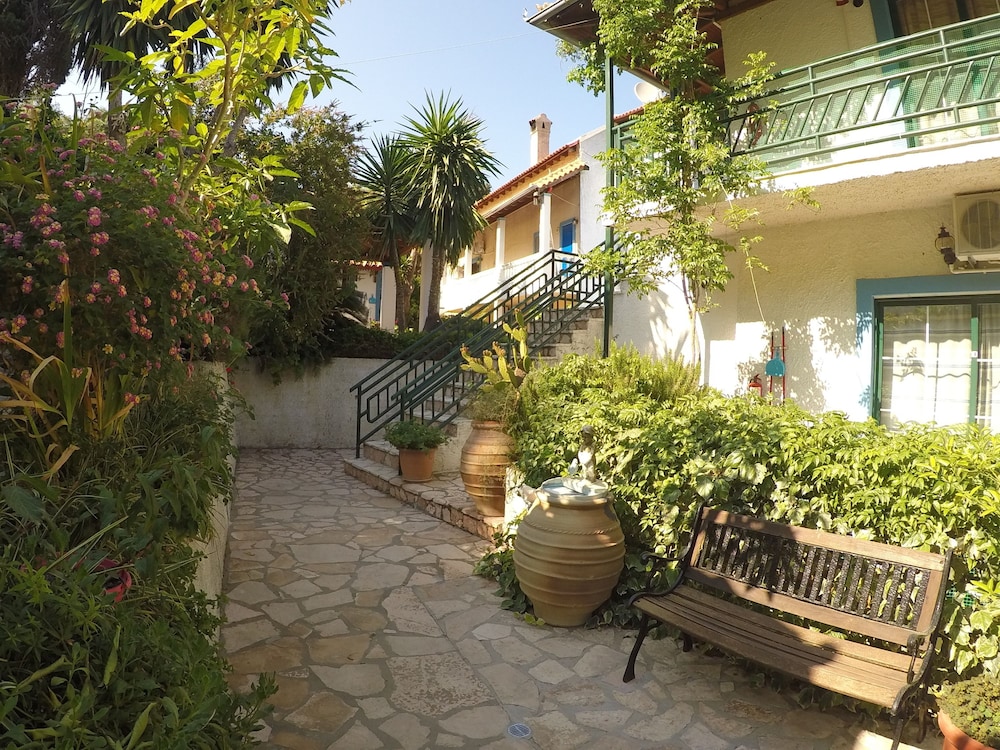 Andromaches Apartments 46/50