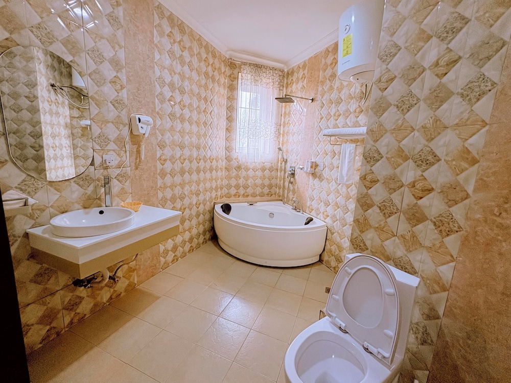 Masailand Safari Lodge 50/50