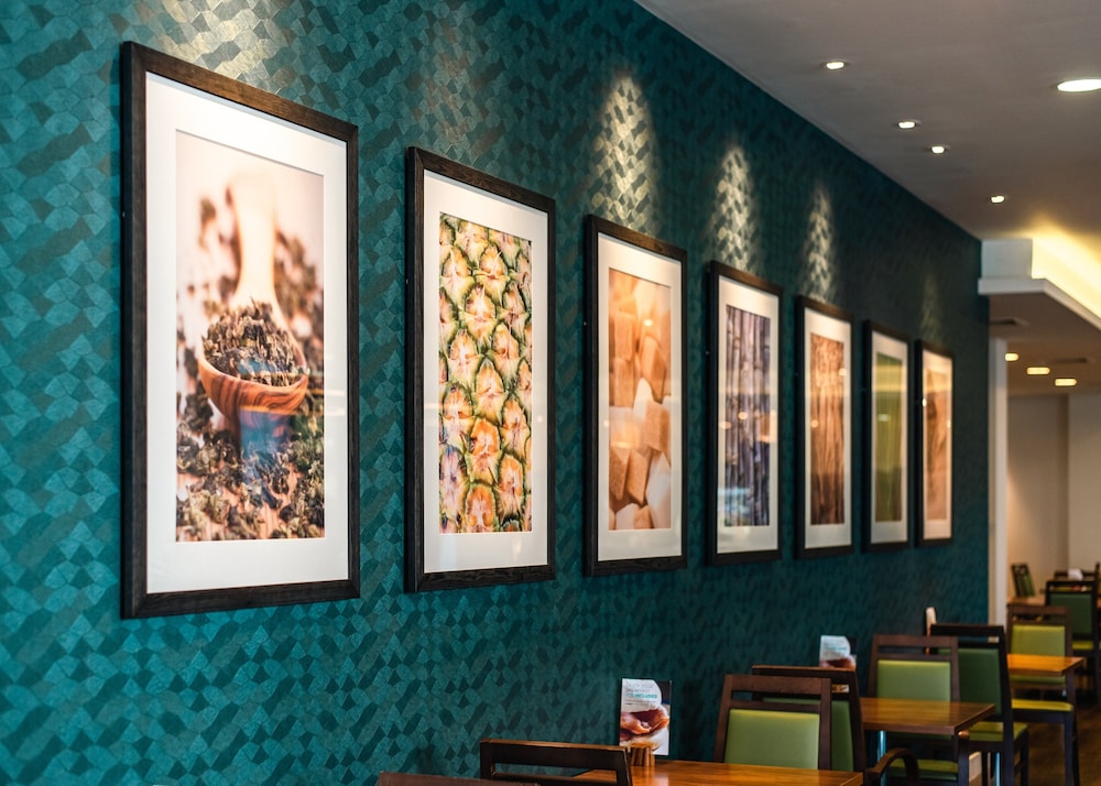 Holiday Inn Express London - Excel 26/64