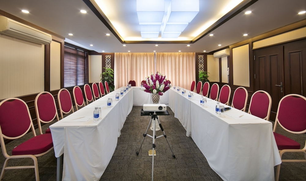 Hanoi Emotion Hotel 40/50