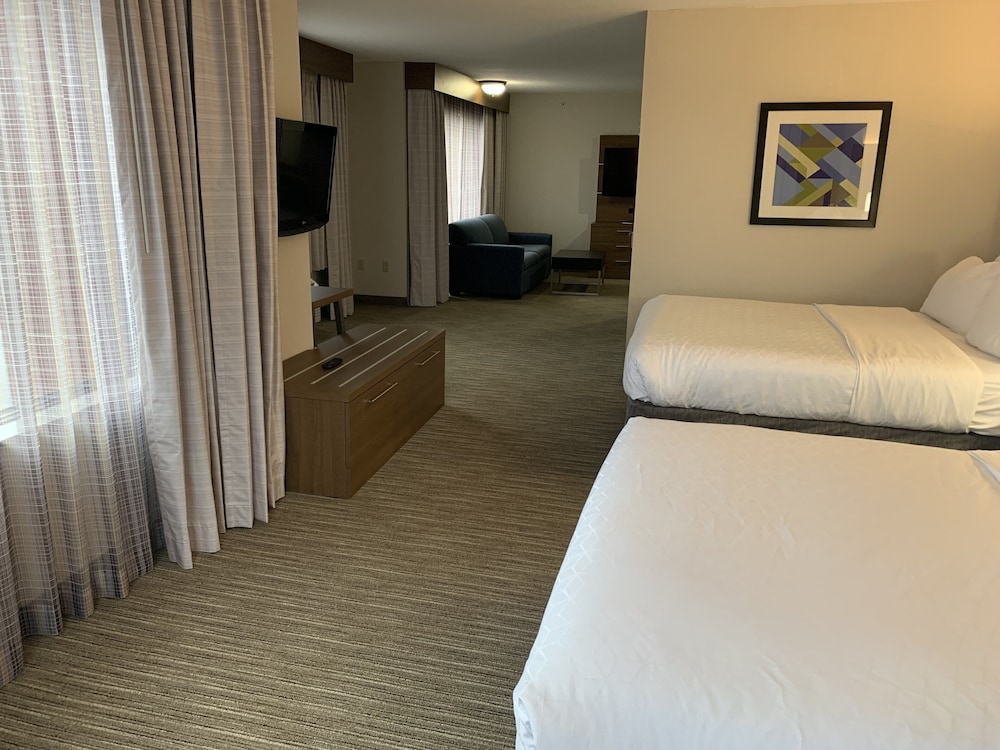 Suite, 2 Queen Beds, Sofa