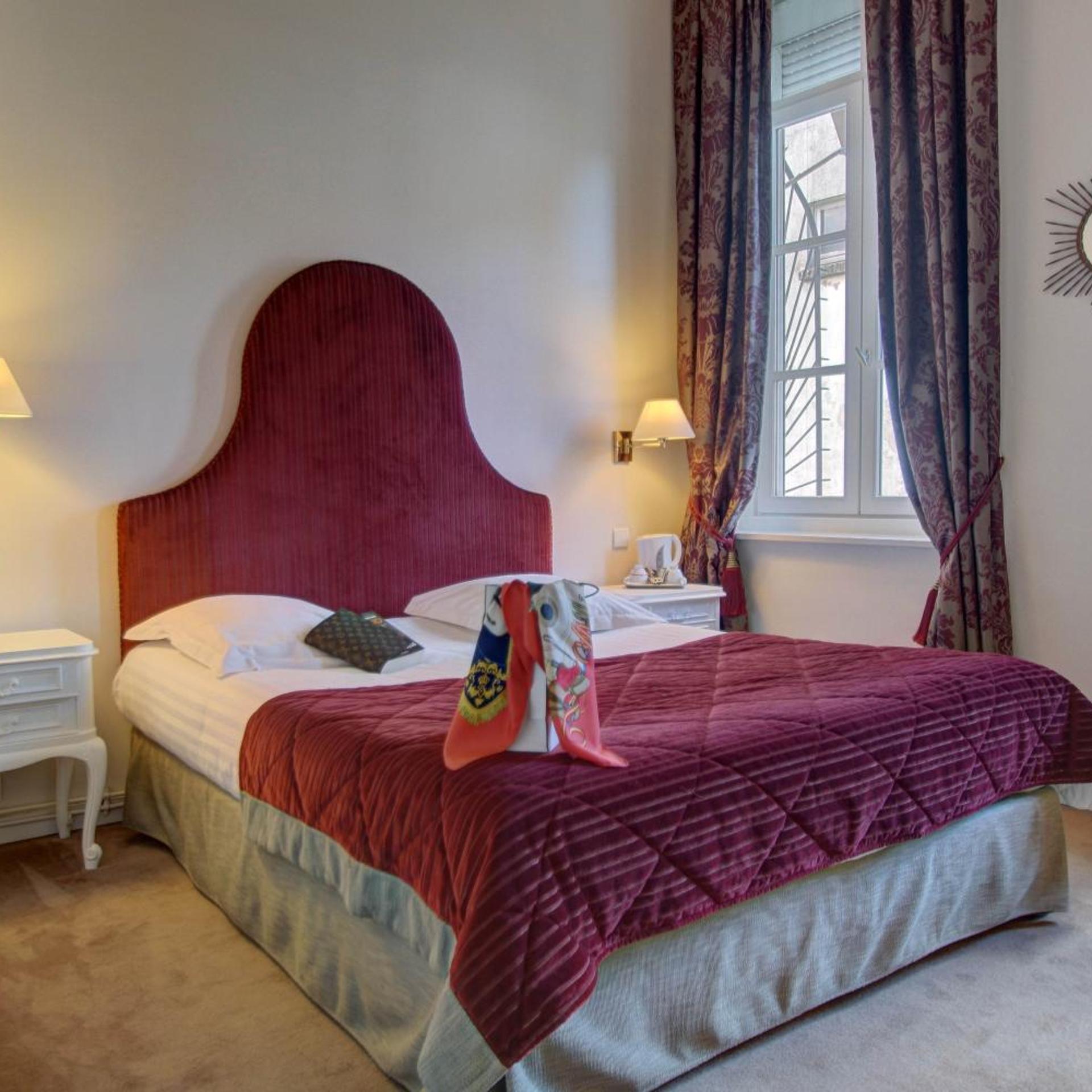 Charming, Double Bed