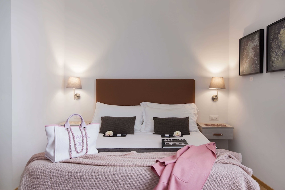 Giuturna Boutique Hotel 28/73