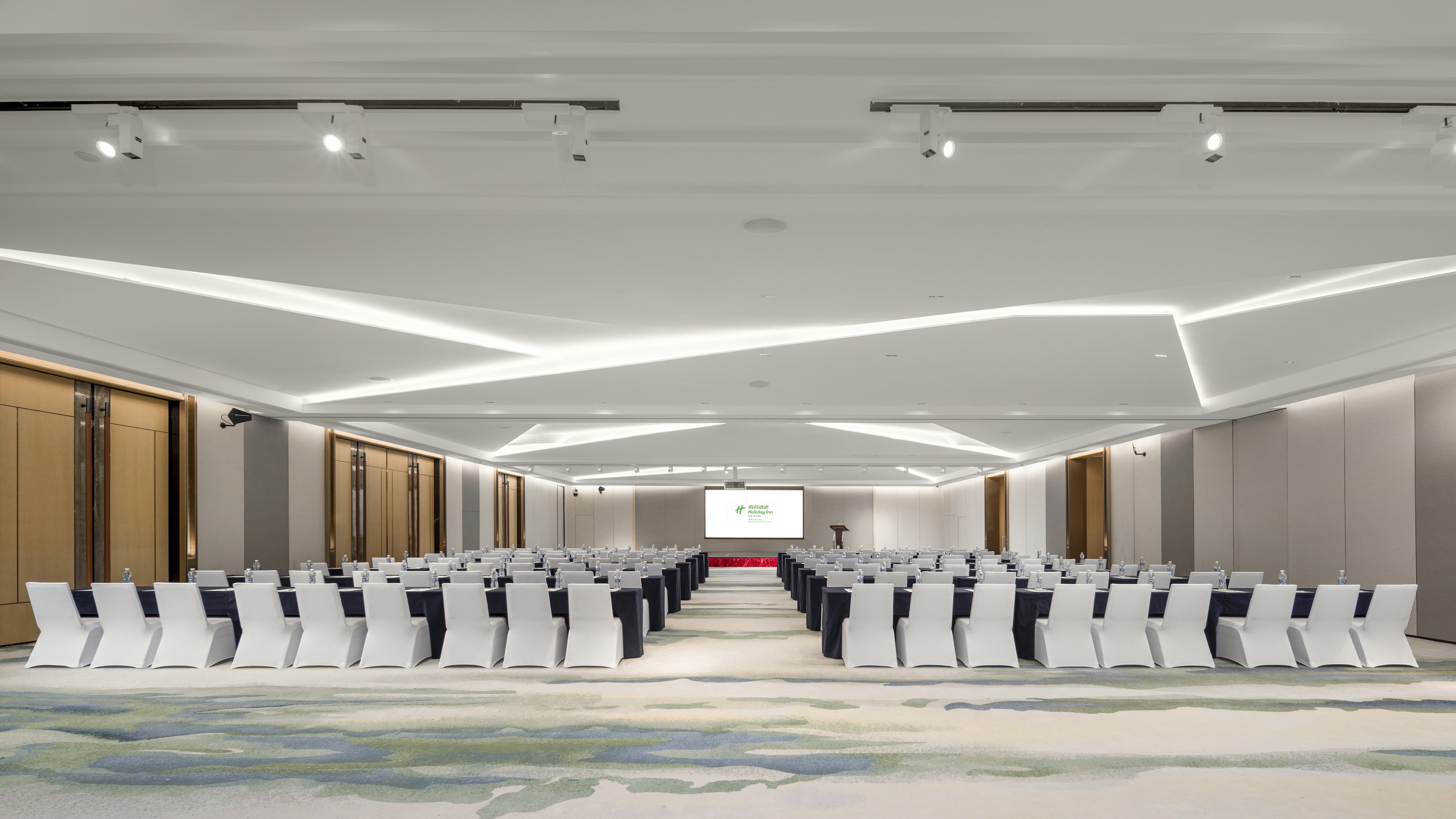 Holiday Inn Qinhuangdao Haigang 44/52