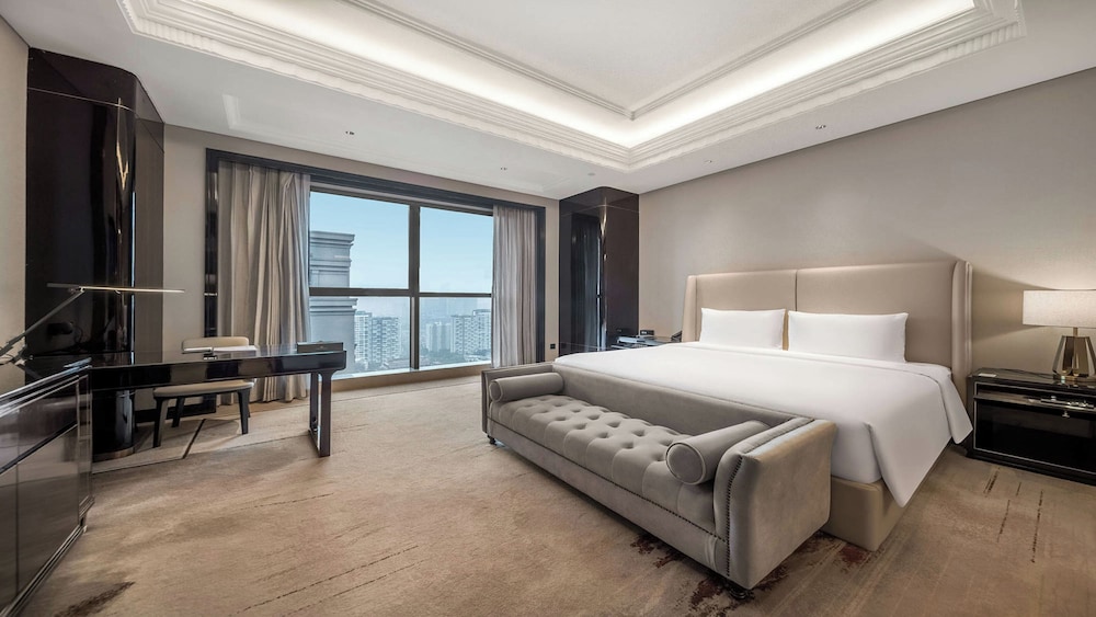 2 Bedrooms, Crown, Suite, 2 King Beds