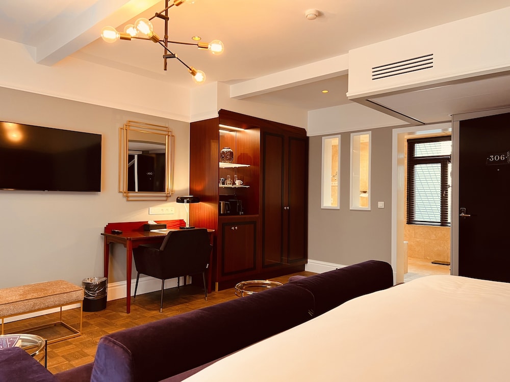 Gatsby Hotel 27/50