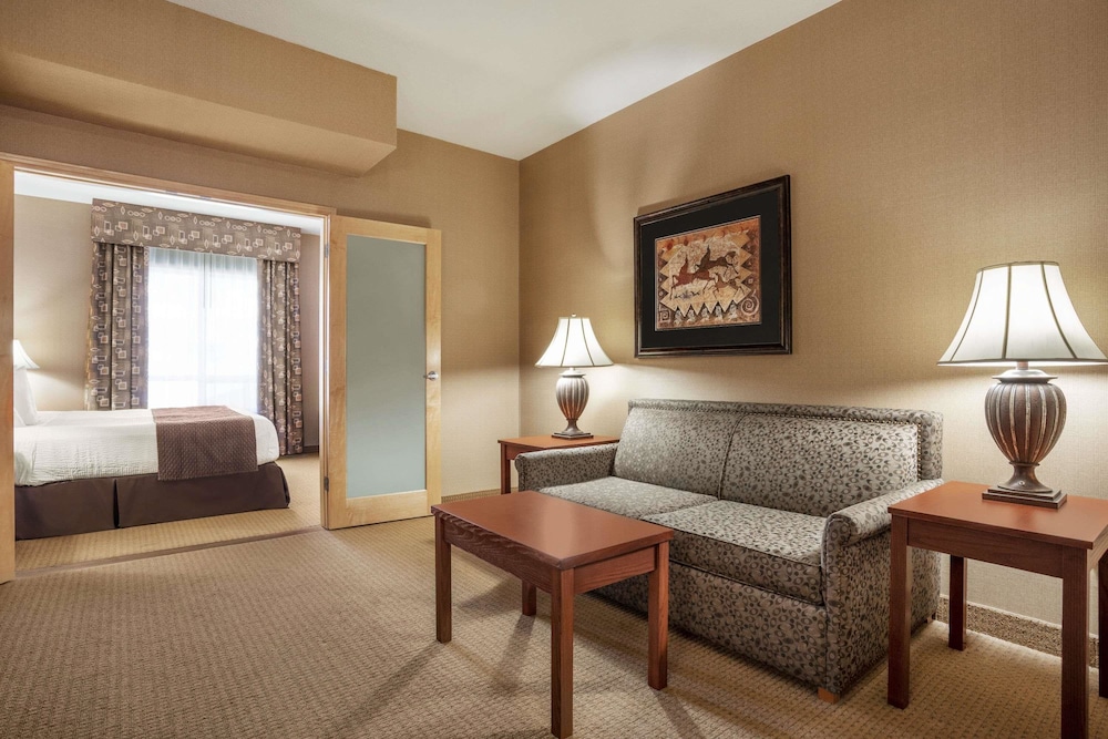 Days Inn & Suites By Wyndham Strathmore 15/29