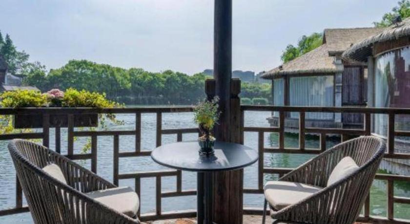 Dockside Boutique Hotel 53/69