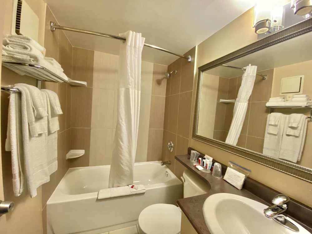 Ramada by Wyndham Whitecourt 46/48