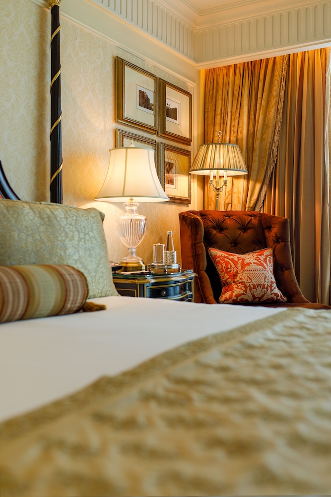 The Leela Palace New Delhi 26/74