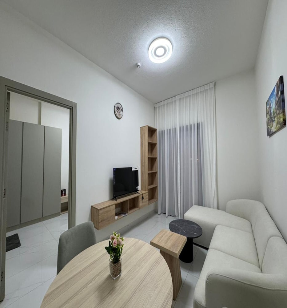 Luxury Apartment with Pool Gym & Free Parking at Equiti Gates Jebel Ali 9/14