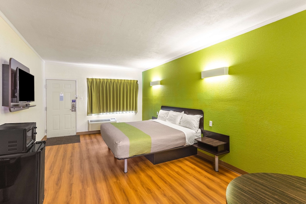 Motel6 Huntington, WV 23/51