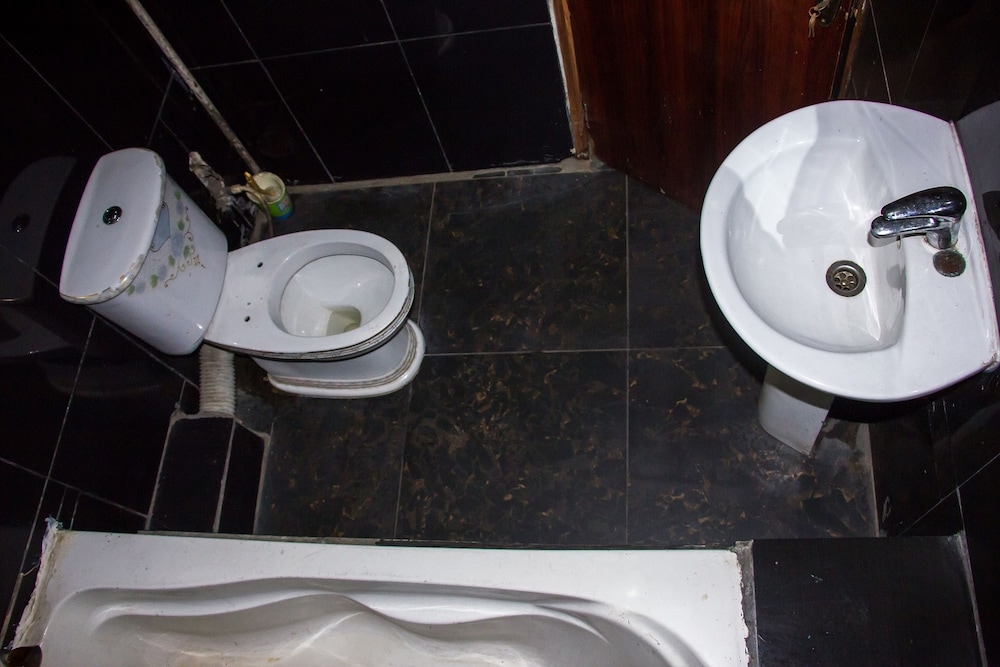 Emglo Suites 29/36