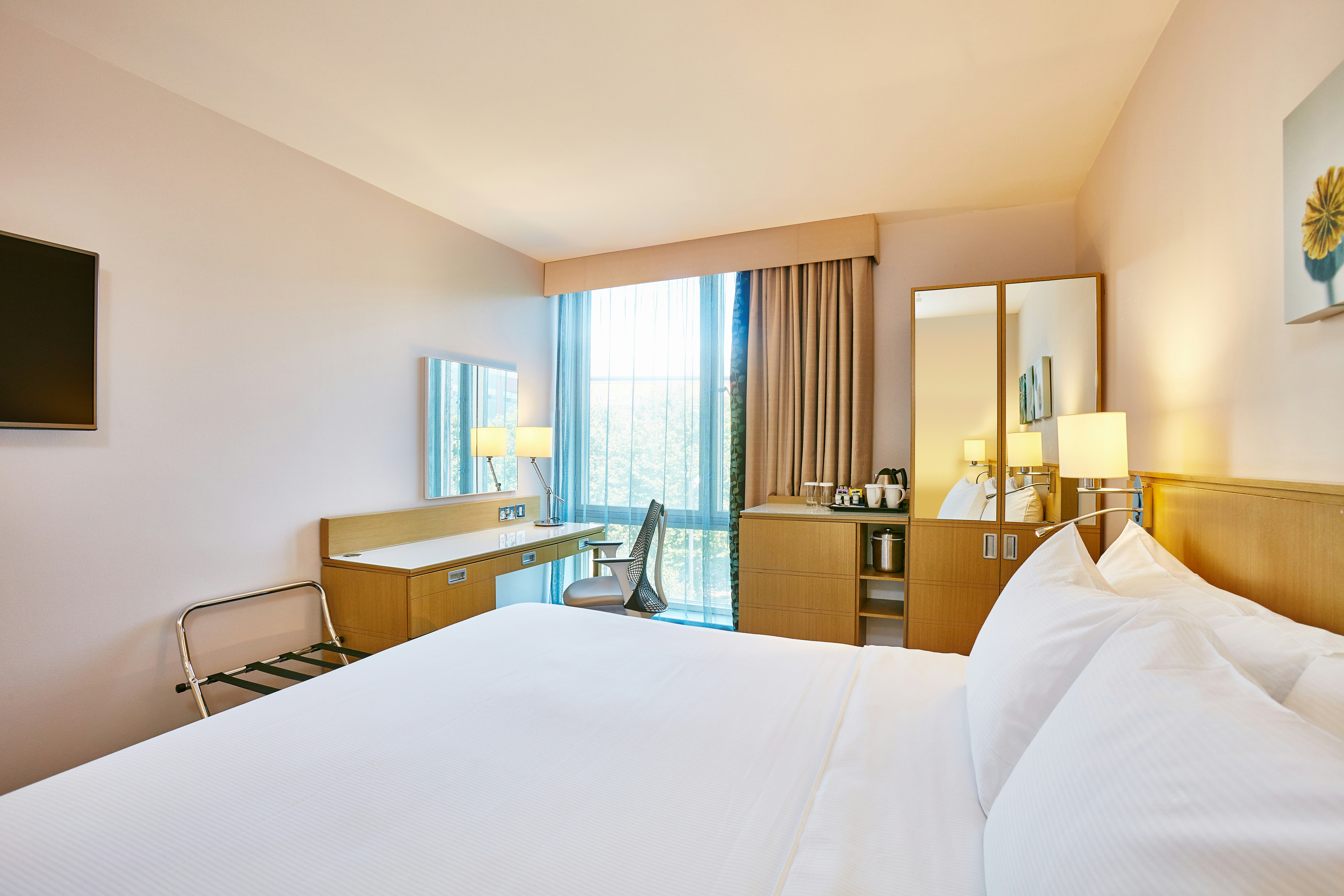 ROOM, KING BED