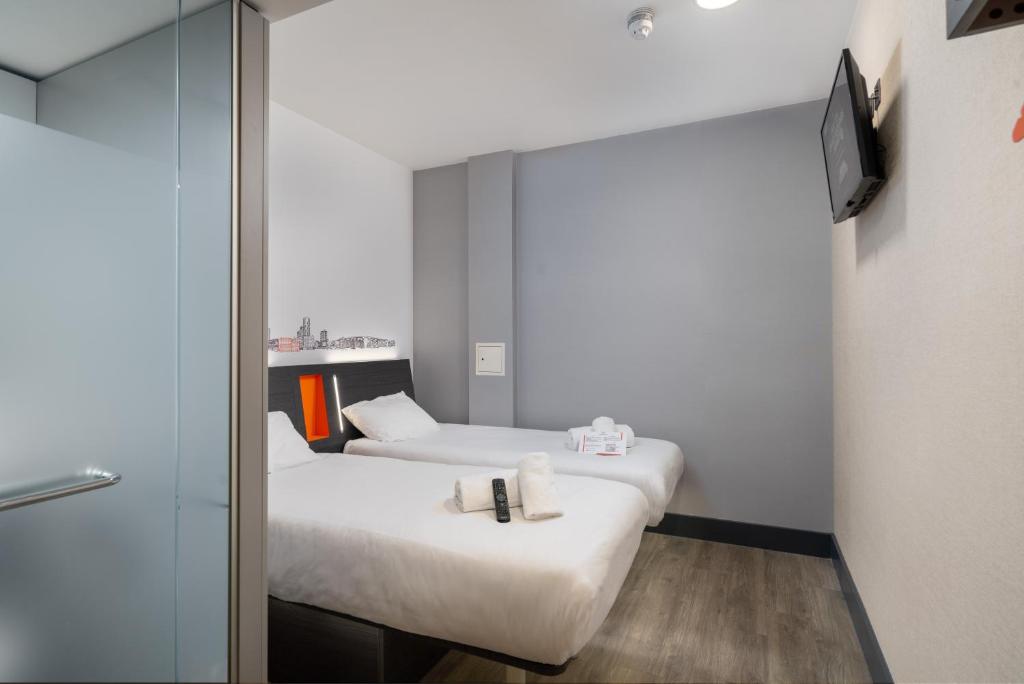 Inner, Twin Beds