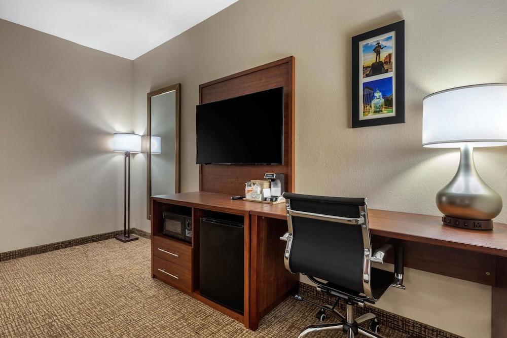 Comfort Inn and Suites Montgomery East Carmichael Rd 47/54