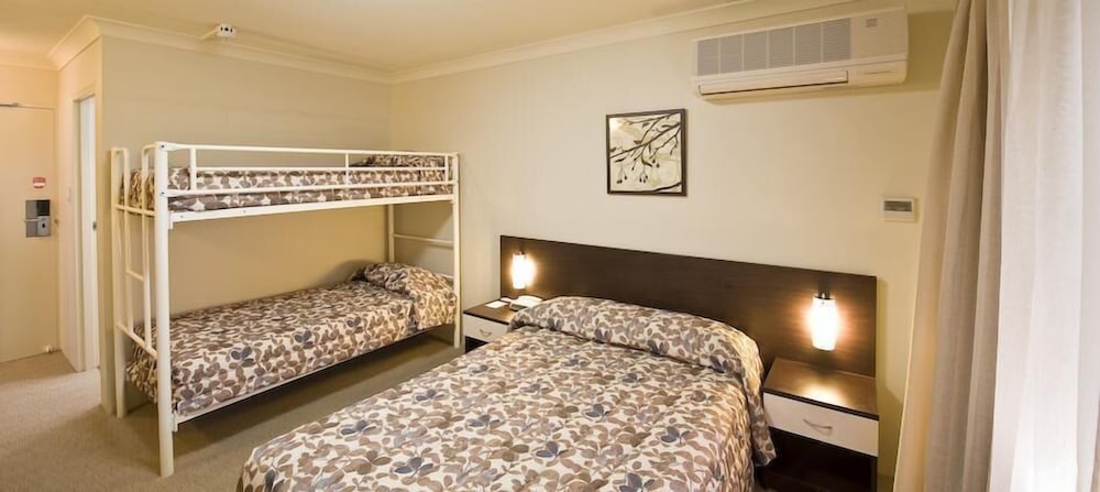 175 Hotel Westmead 6/39