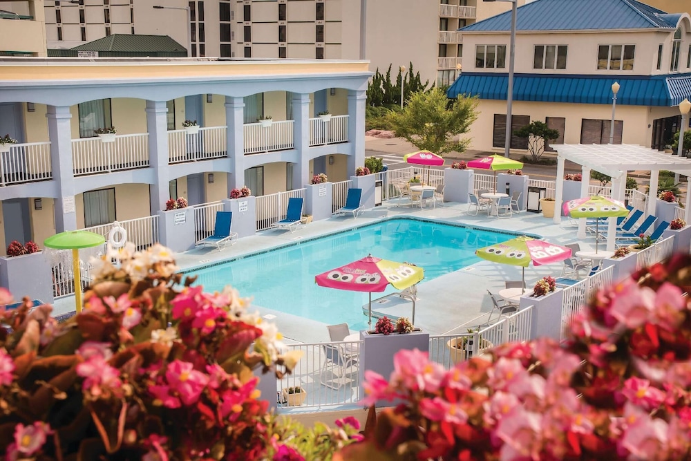 Ramada By Wyndham Virginia Beach 4/37