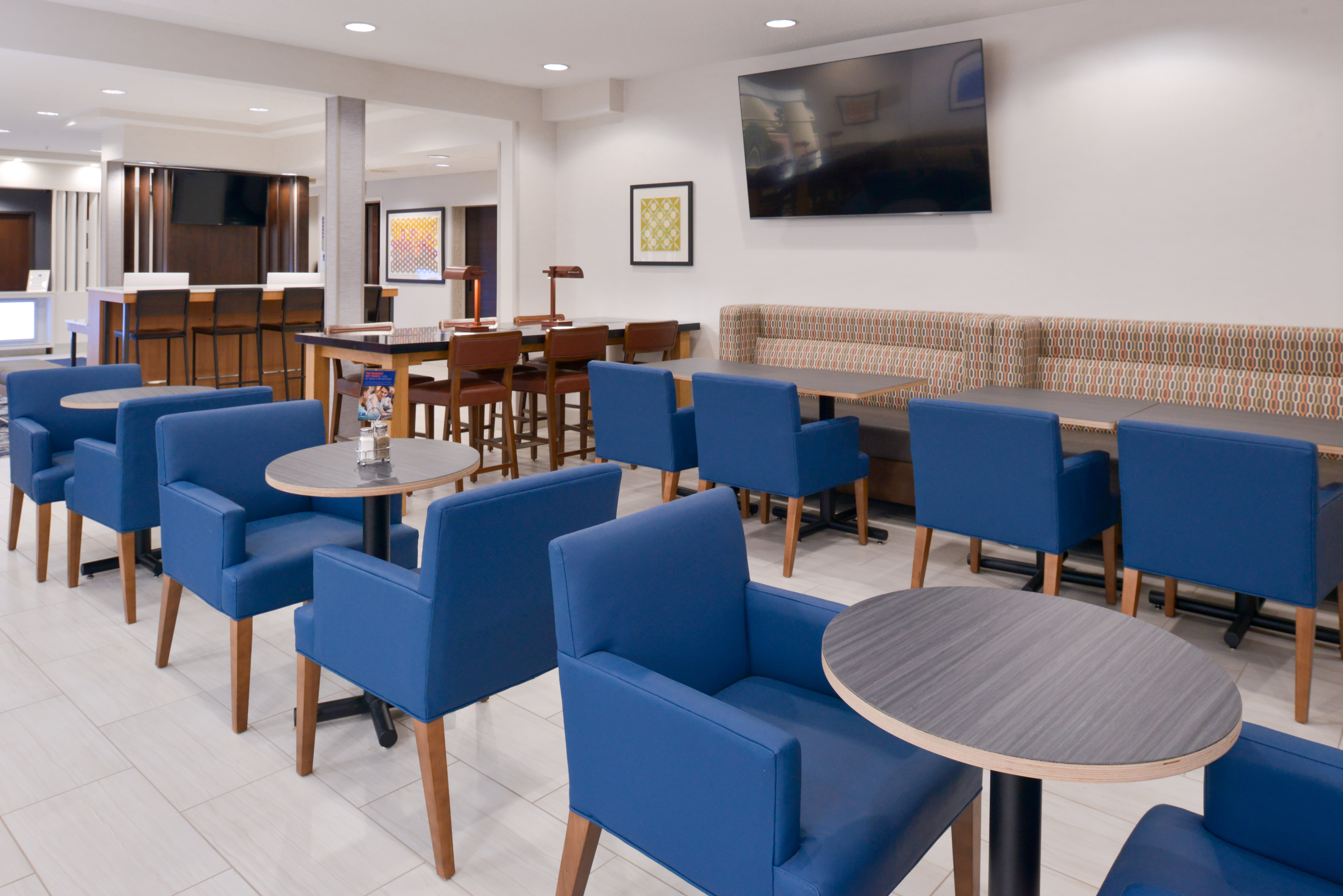 Holiday Inn Express Wixom 18/29