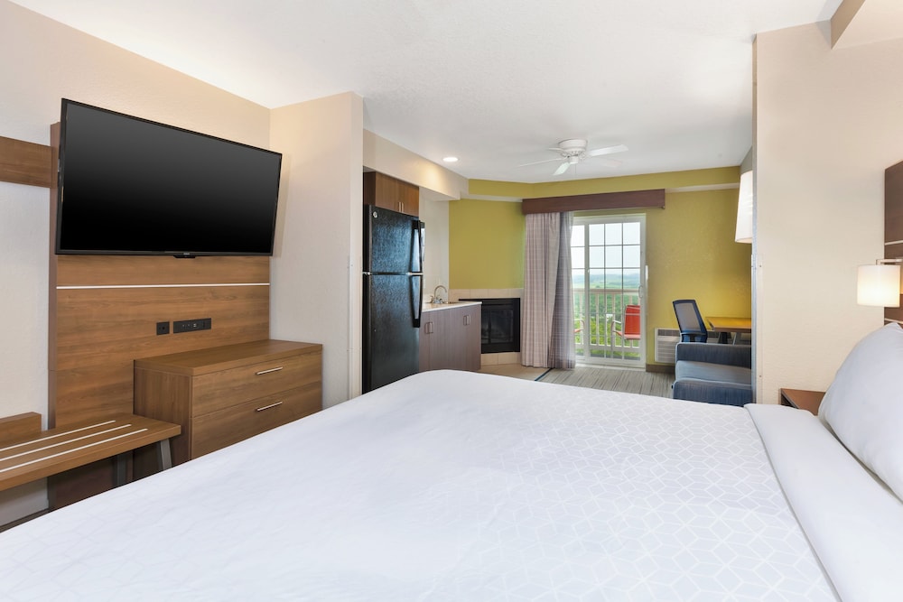 Suite, King Bed, Valley View, Living Area, Jetted Tub