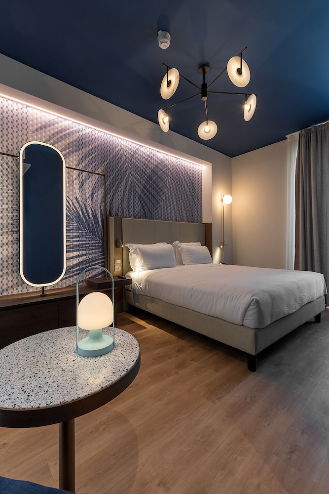 Boutique Hotel Martini 17 6/16